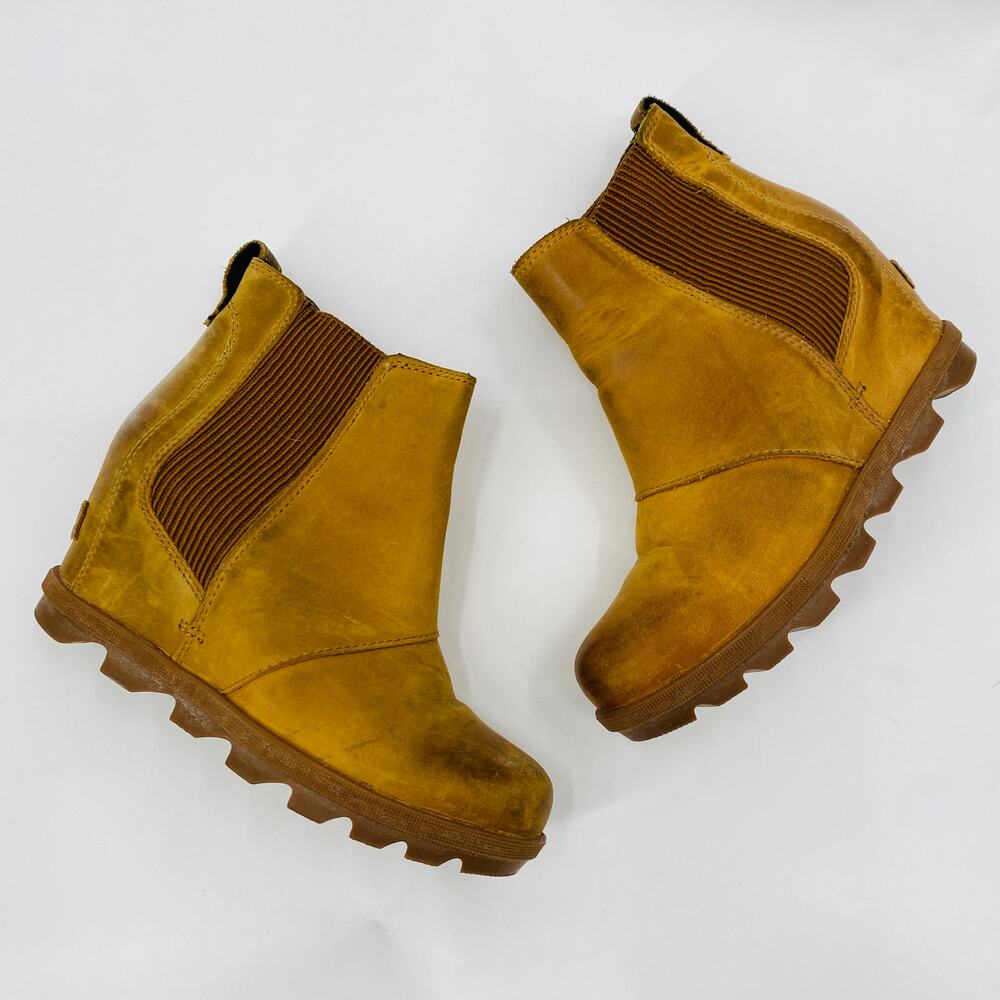 Sorel 6.5 Brown chelsea wedge Booties